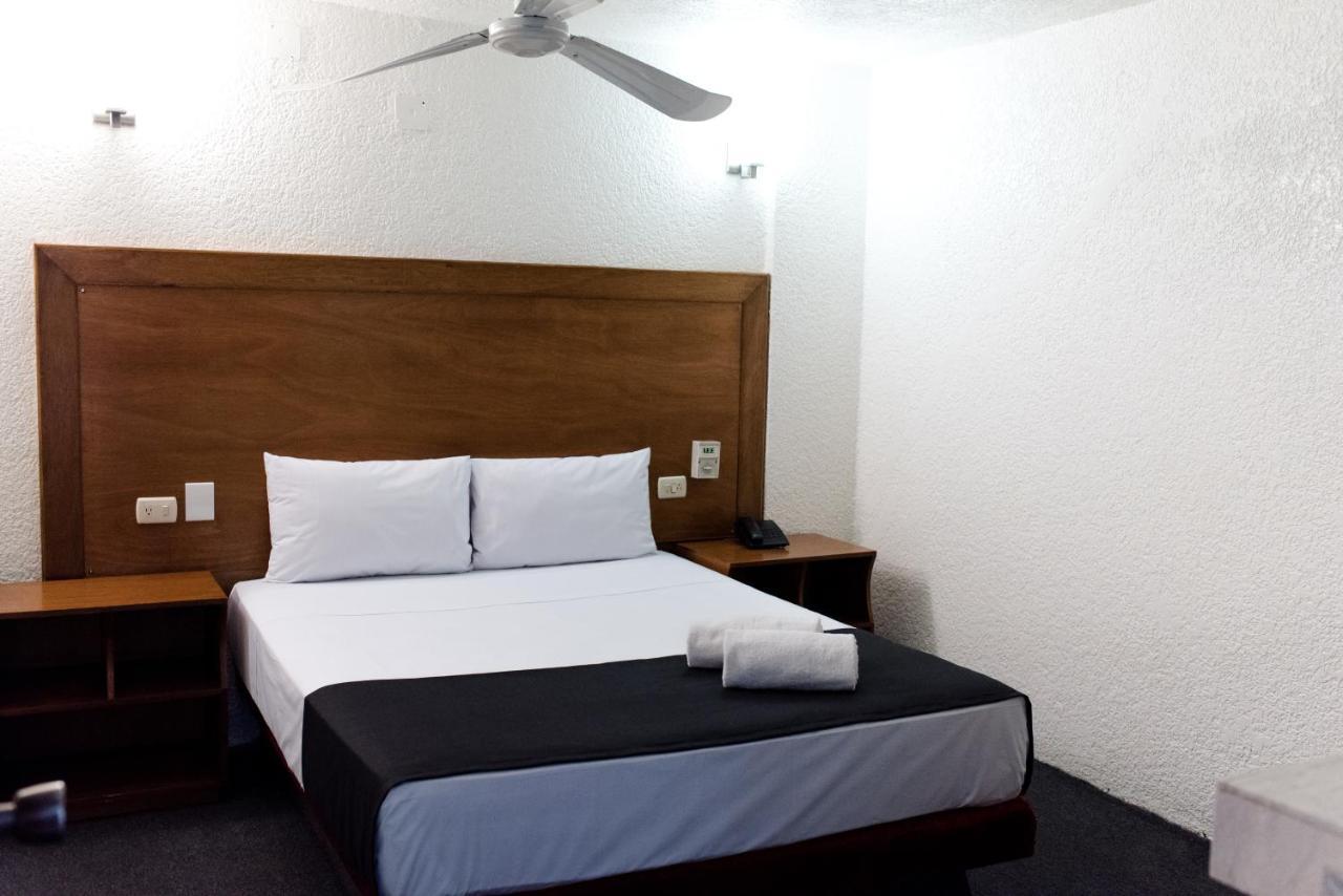 Hotel Central Irapuato - Hotel En Irapuato Bagian luar foto